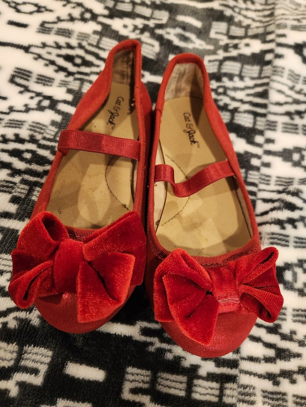 Cat & Jack Red Velvet Bow Girls' Mary Jane Flats, Size 9T
